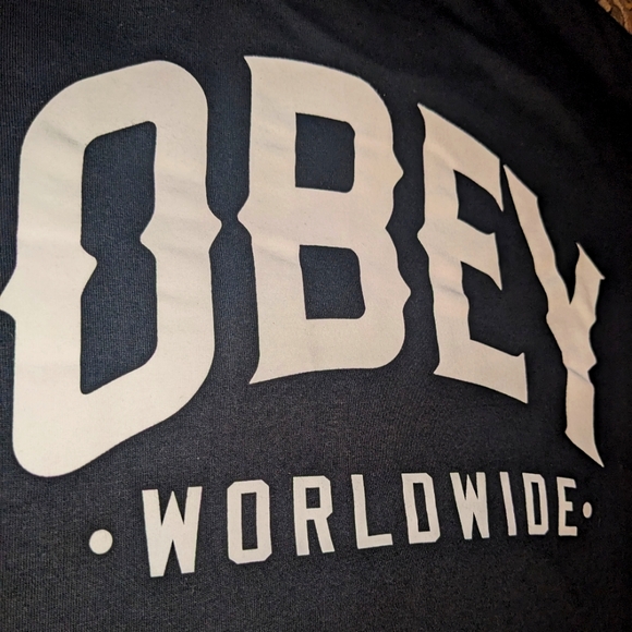 Obey Worldwide Chest Pocket T-shirt 🖤🤍 - Picture 3 of 4